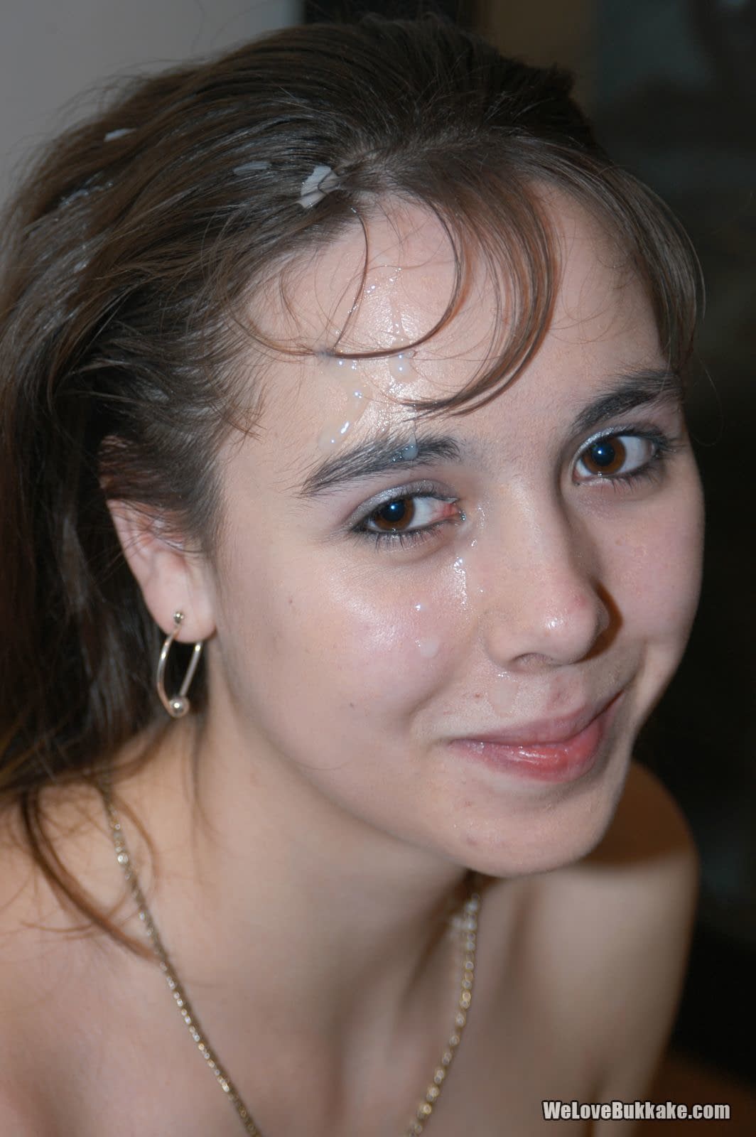 Das Süße Amateur-Mädchen Lita Phoenix Zeigt Ihre Titten Und Lutscht Einen Steifen Schwanz, Um Eine Gesichtsbesamung Zu Bekommen